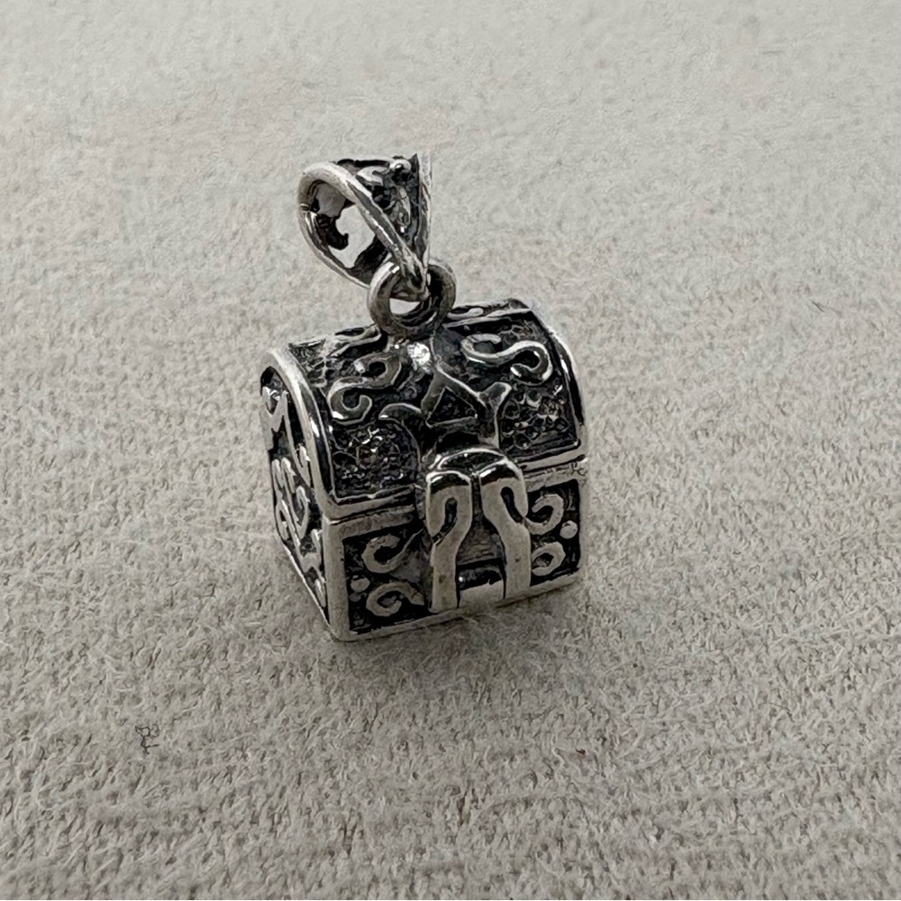 Sterling Silver Chest Pendant 925